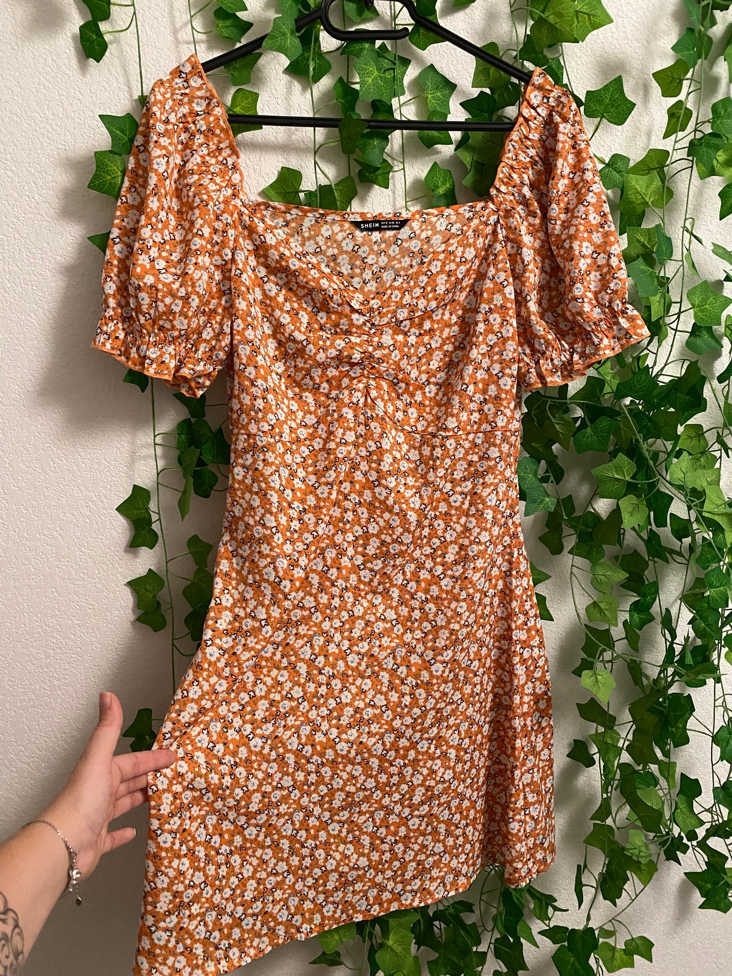 Robe à fleurs orange